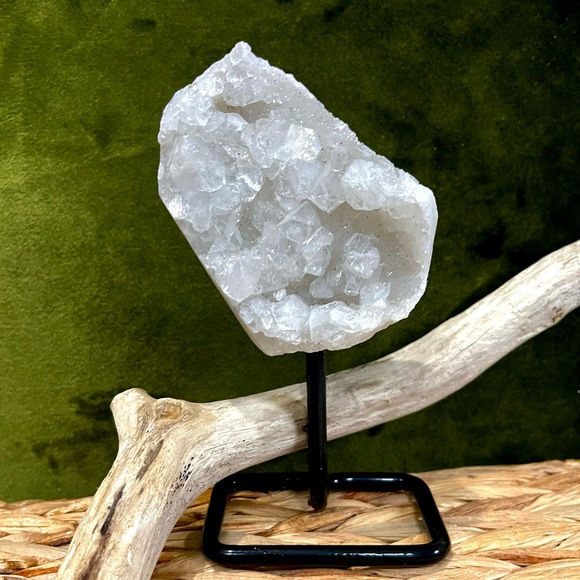 Quartz on a stand - Picture 12 of 15